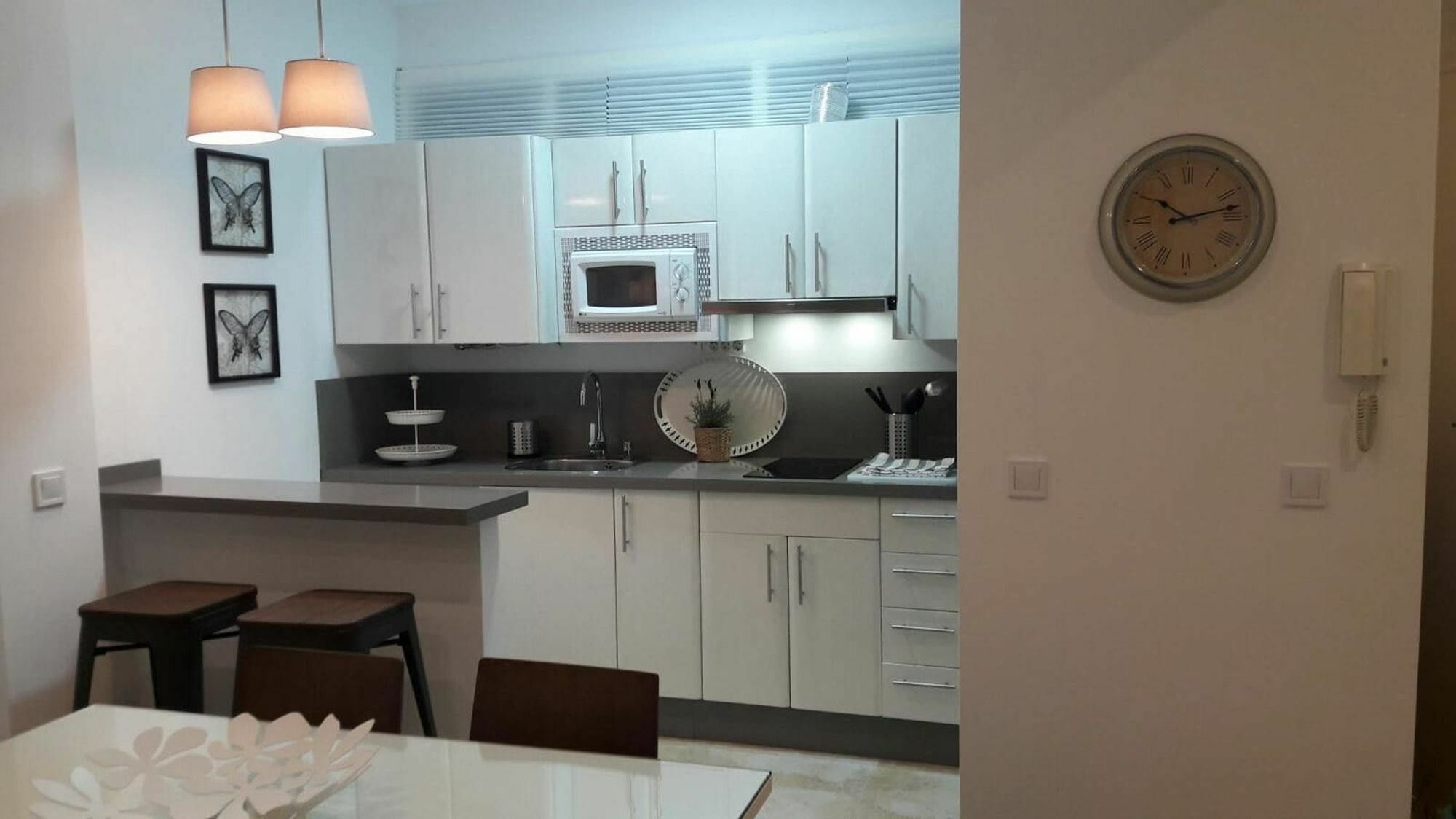 With 2 Bedrooms In - 10 M From The Appartement Fuengirola