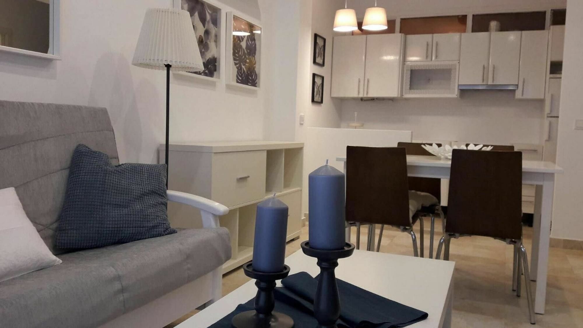 Appartement With 2 Bedrooms In - 10 M From The *
